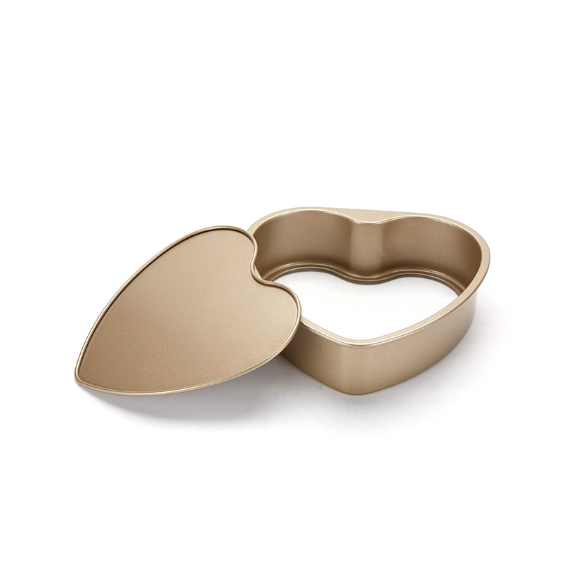 Molde dorado en forma de corazón con base desmontable