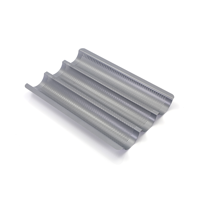 Molde perforado antiadherente para baguettes de 3 canales